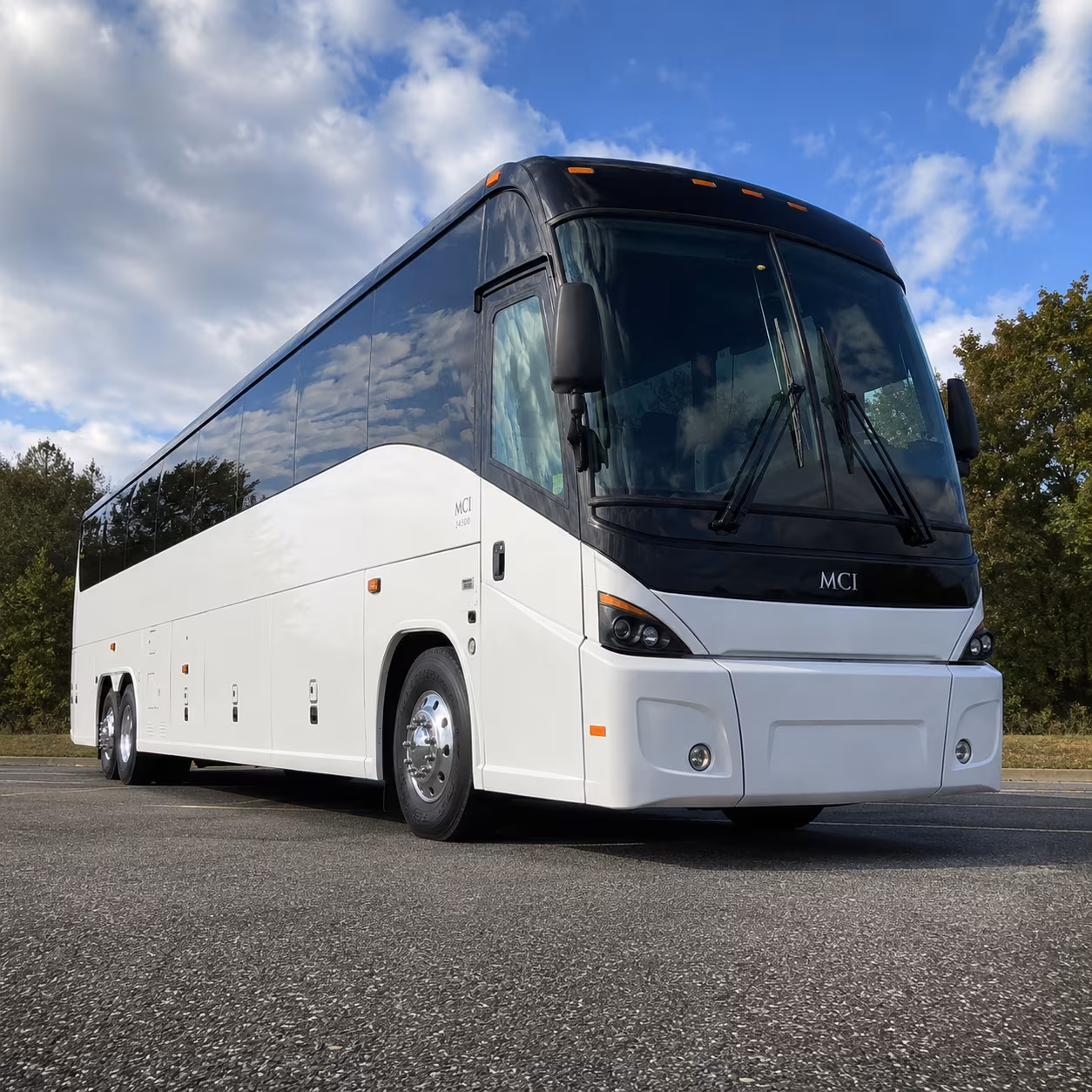 daily commuter shuttle buses connecting somerville to the kendall square biotech corridor